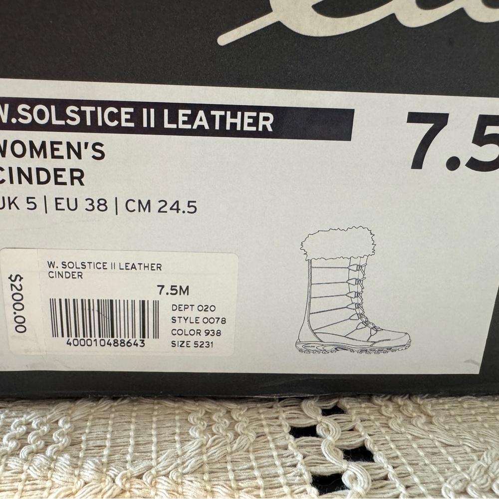 Eddie Bauer Women’s Cinder W. Solstice II Leather Fur-Trimmed Winter Boots - Picture 5 of 6